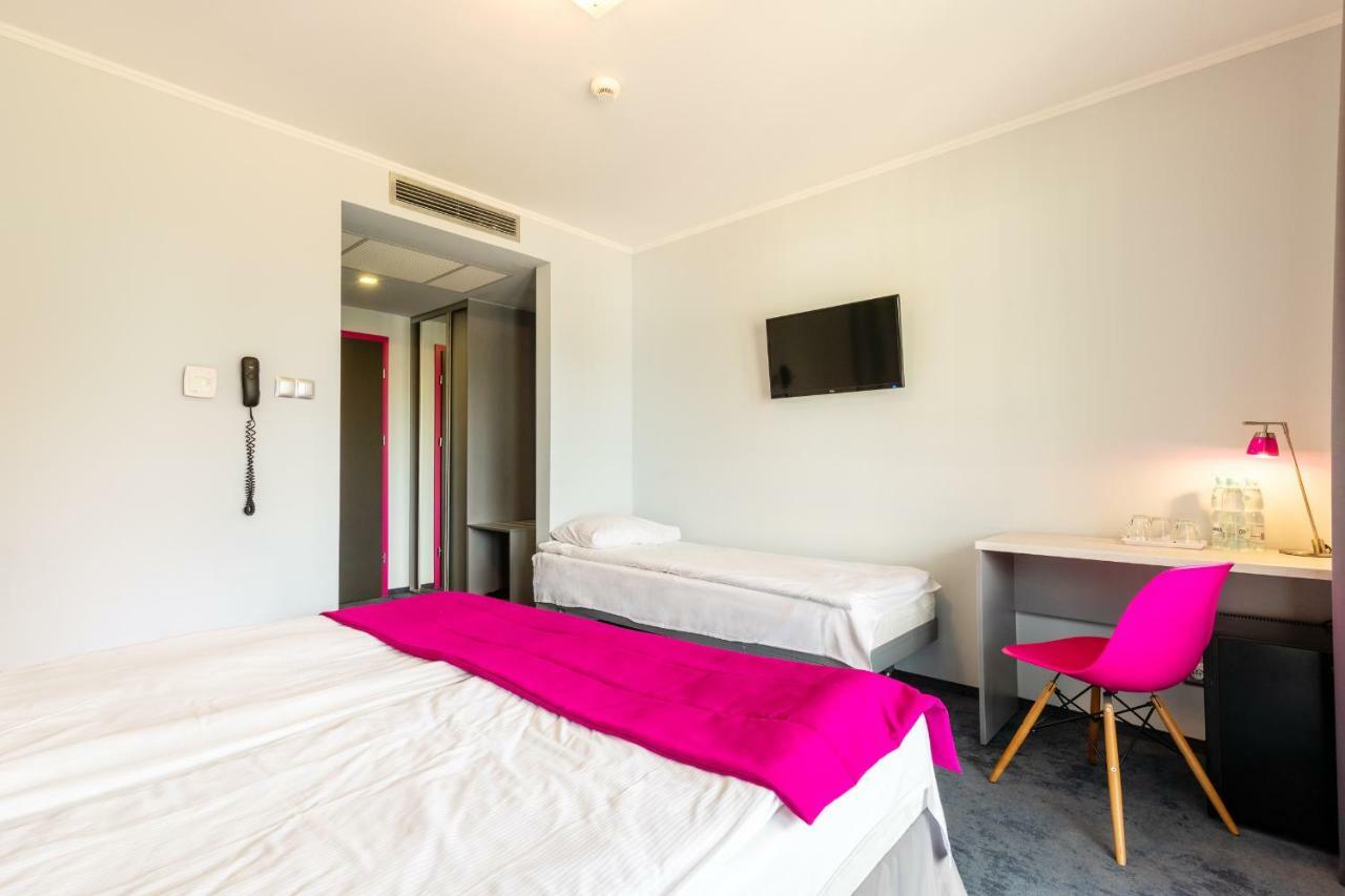 Hotel Perlowy Окунінка Екстер'єр фото
